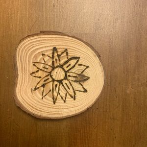 FREE Wooden flower magnet